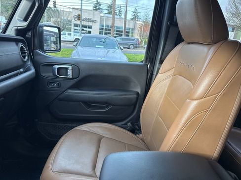 Used 2023 Jeep Wrangler Unlimited Sahara w/ Cold Weather Group image 29