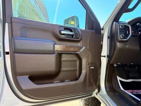 Used 2023 GMC Sierra 2500 Denali w/ Denali Ultimate Package AWD/4WD image 16