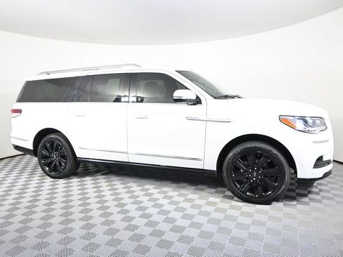 Used 2024 Lincoln Navigator L Reserve w/ Equipment Group 201A AWD/4WD image 8