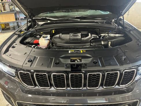 Used 2023 Jeep Grand Cherokee Overland image 22