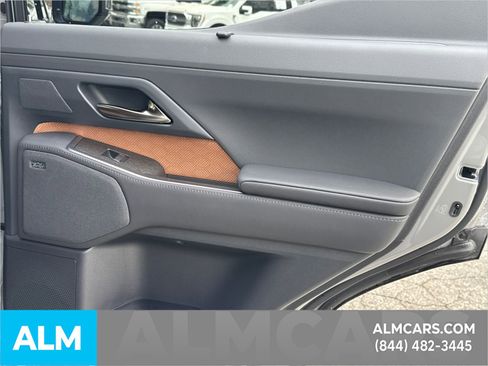 Used 2025 Lexus GX 550 w/ Accessory Package (2T) image 21