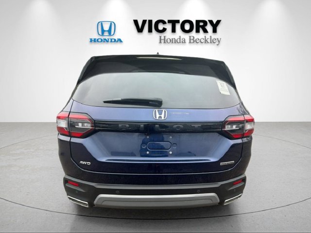 Used 2025 Honda Pilot Touring image 4