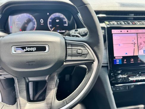 New 2025 Jeep Grand Cherokee Limited w/ Black Appearance Package image 19