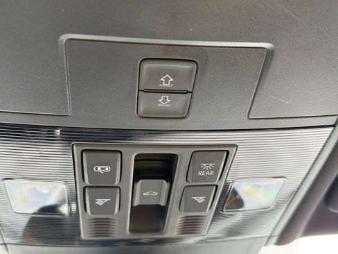 Used 2024 Volkswagen Tiguan SE R-Line AWD/4WD image 18
