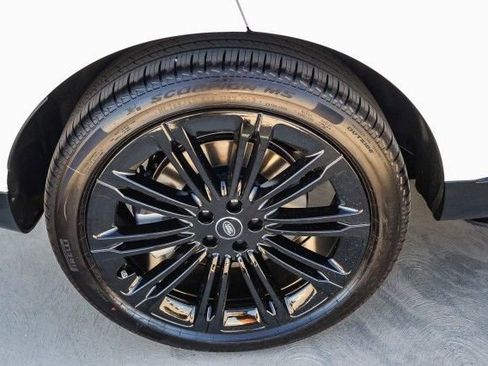 New 2025 Land Rover Range Rover SE image 8