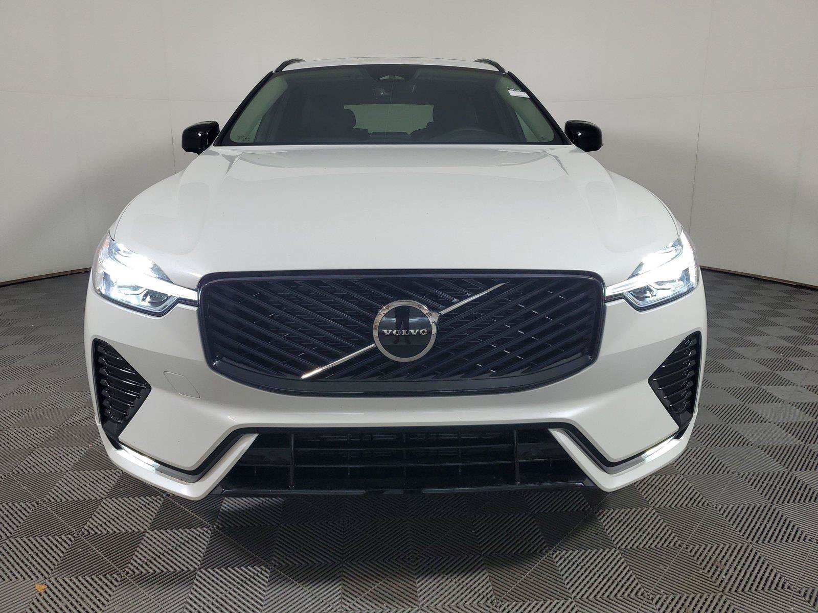 New 2027 Volvo XC60 B5 Core AWD/4WD image 2