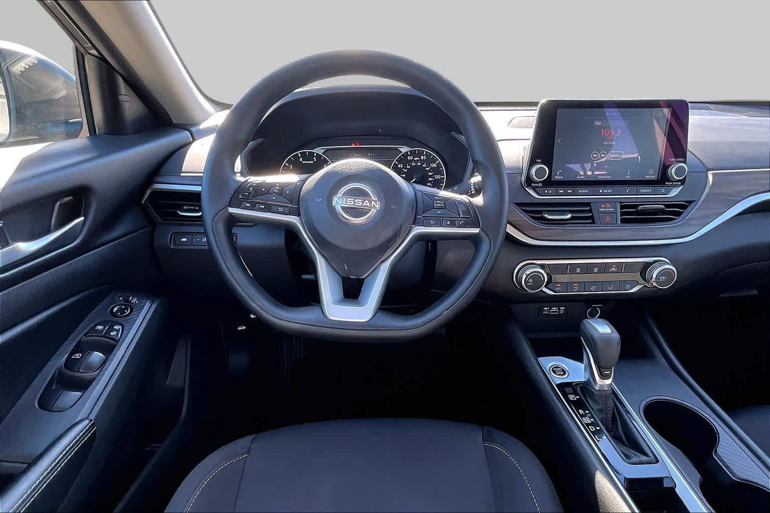 Used 2025 Nissan Altima 2.5 SV FWD image 6