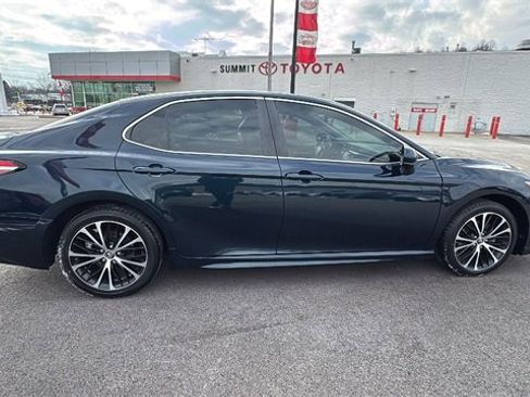 Used 2019 Toyota Camry SE image 6