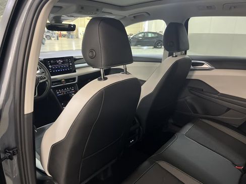 New 2026 Volkswagen Taos SE image 19