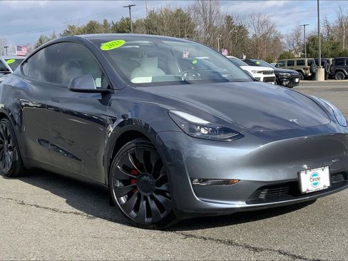 Used 2023 Tesla Model Y Performance image 2