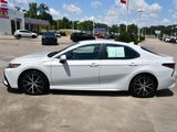Used 2024 Toyota Camry SE image 3