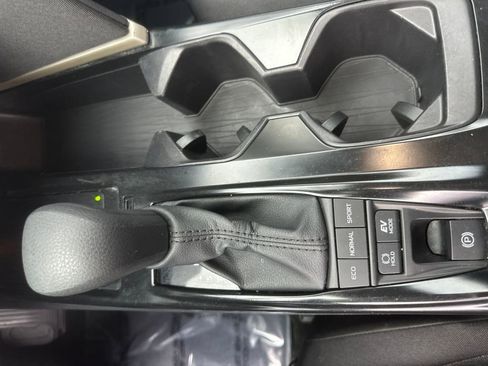 Used 2025 Toyota Camry LE image 10