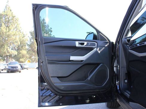 Used 2021 Ford Explorer XLT w/ Equipment Group 202A AWD/4WD image 8