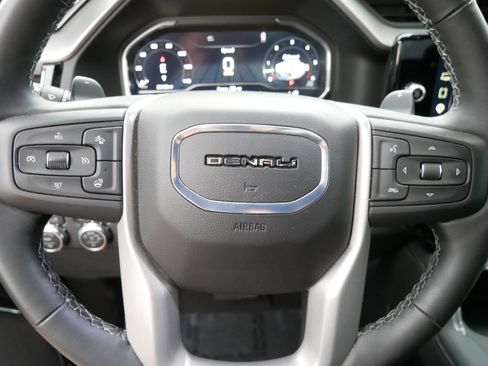 Used 2025 GMC Sierra 1500 Denali w/ Technology Package AWD/4WD image 18