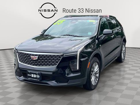 Used 2025 Cadillac XT4 Premium Luxury AWD/4WD image 2