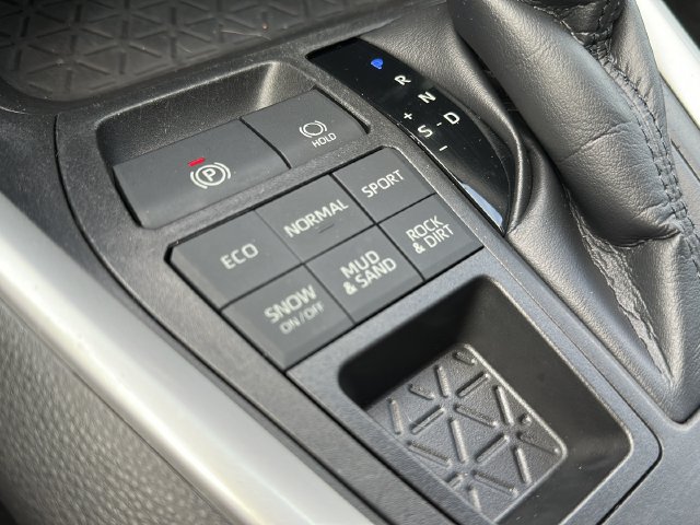 Used 2021 Toyota RAV4 XLE Premium AWD/4WD image 39