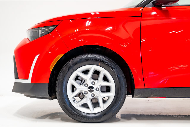 Used 2025 Kia Soul LX w/ LX Technology Package FWD image 27