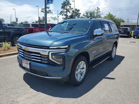 Used 2025 Chevrolet Tahoe Premier RWD image 1