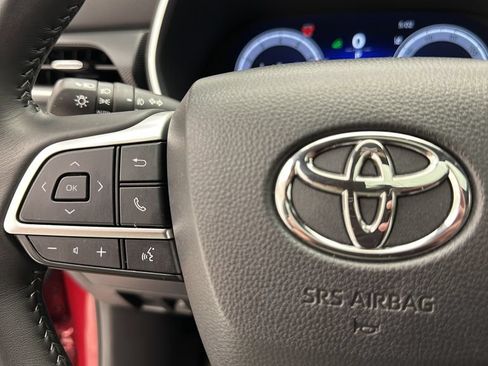 Used 2025 Toyota Highlander Limited AWD/4WD image 18