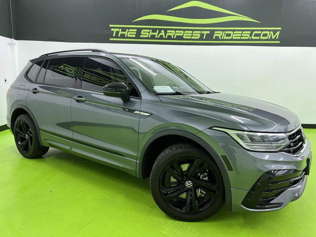 Used 2024 Volkswagen Tiguan SE R-Line AWD/4WD image 1