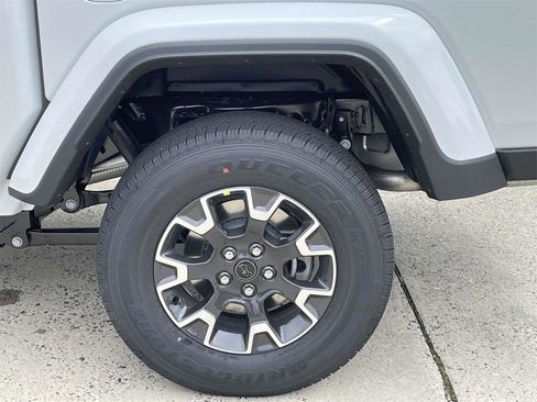 New 2025 Jeep Gladiator Sport w/ Premium Package image 39