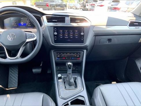 Used 2023 Volkswagen Tiguan SE FWD image 15