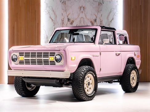 Used 2023 Ford Bronco 2-Door AWD/4WD image 1