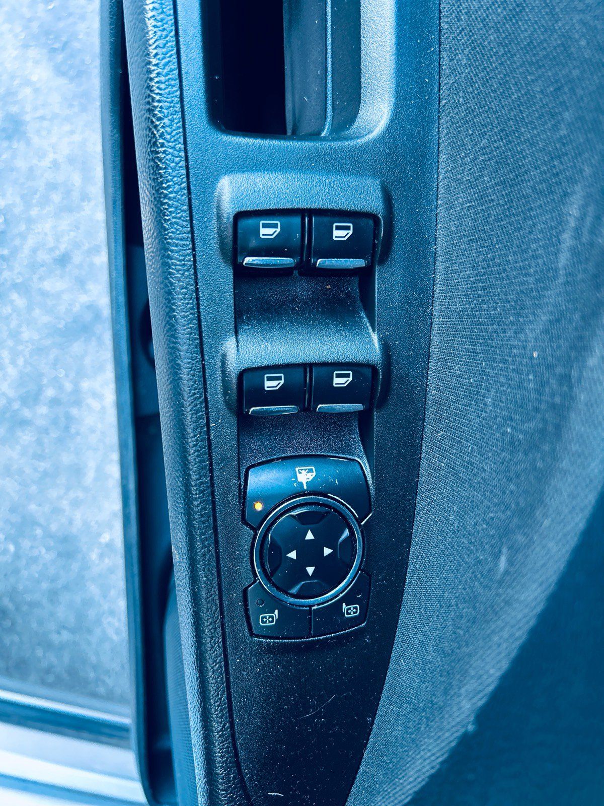 Used 2020 Ford Fusion SE FWD image 22