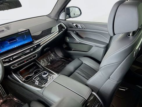Used 2025 BMW X7 M60i image 25