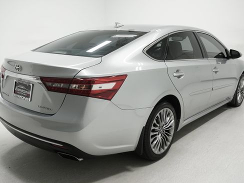 Used 2016 Toyota Avalon Limited image 4