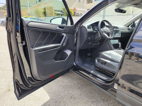 Used 2023 Volkswagen Tiguan SE FWD image 21