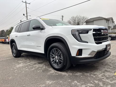 Used 2025 GMC Acadia Elevation image 3