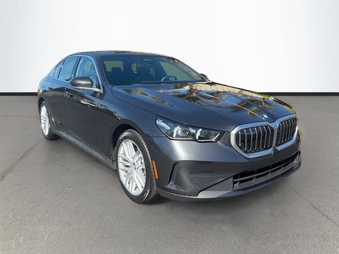 Used 2025 BMW 530i image 1