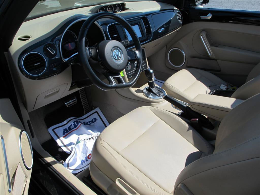 Used 2013 Volkswagen Beetle 2.0T FWD image 9