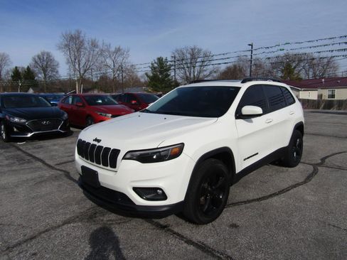 Used 2019 Jeep Cherokee Latitude Plus image 3