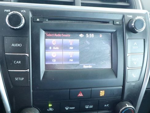 Used 2016 Toyota Camry SE FWD image 21