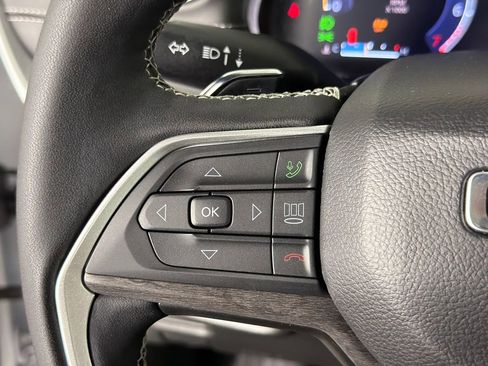 Used 2025 Jeep Grand Cherokee Limited w/ Black Appearance Package AWD/4WD image 27