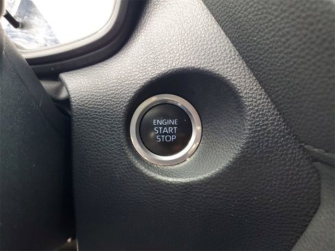 Used 2022 Toyota Corolla Cross LE image 24