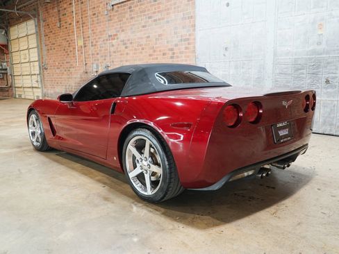 Used 2007 Chevrolet Corvette Coupe w/ Preferred Equipment Group RWD image 12