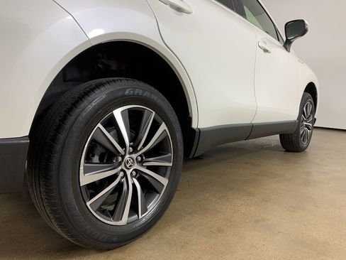 Used 2021 Toyota Venza LE image 38