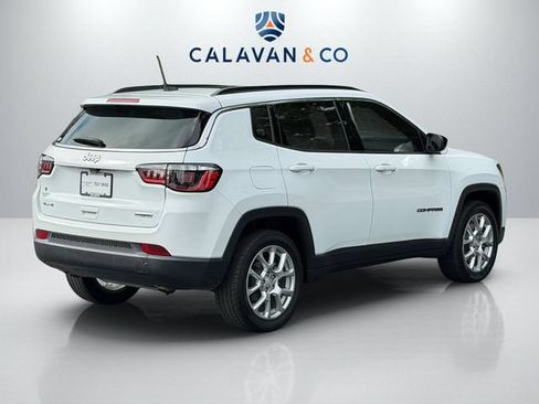 Used 2023 Jeep Compass Latitude w/ Sun and Sound Group AWD/4WD image 8
