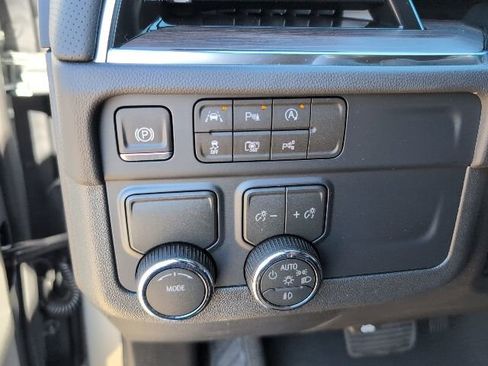 New 2026 Chevrolet Suburban Premier image 21