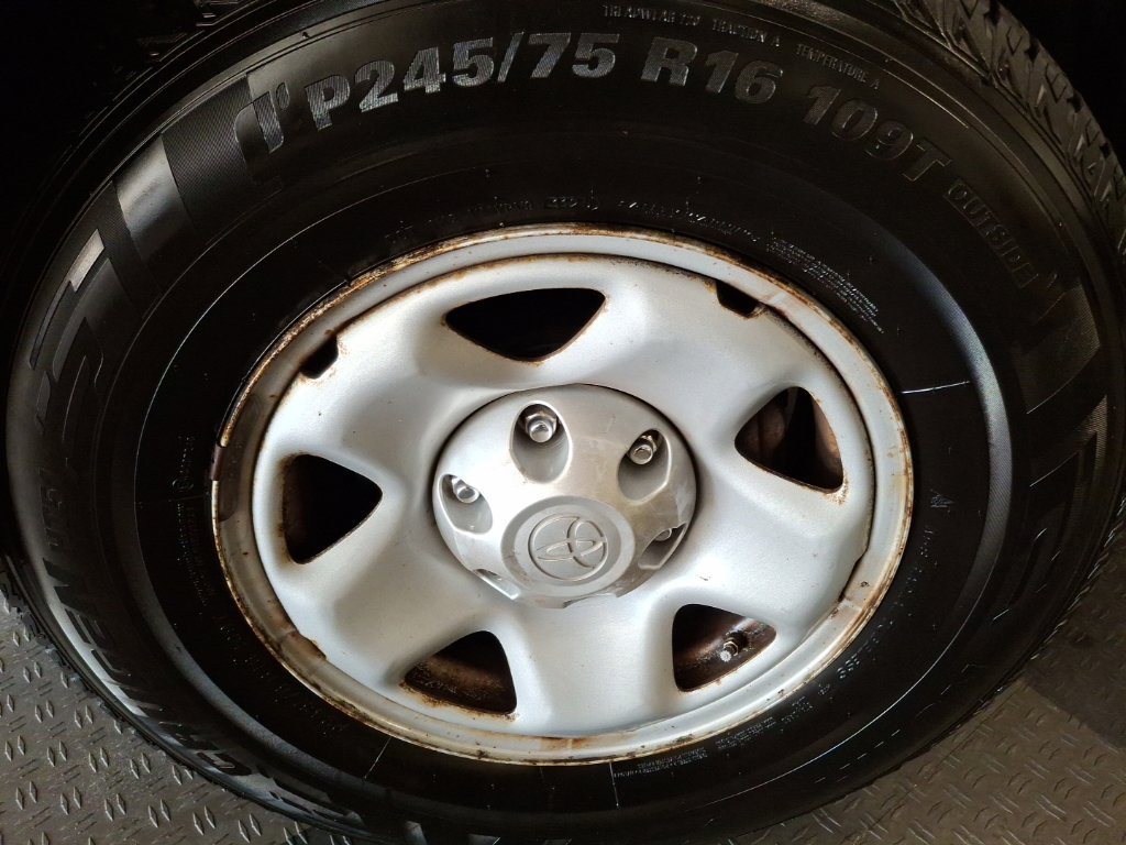 Used 2017 Toyota Tacoma SR RWD image 4