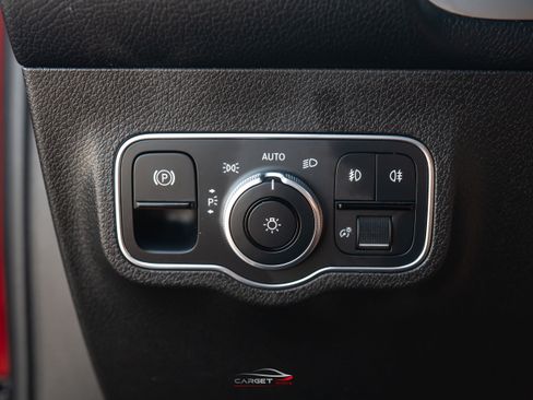 Used 2020 Mercedes-Benz GLB 250 4MATIC w/ Premium Package image 30