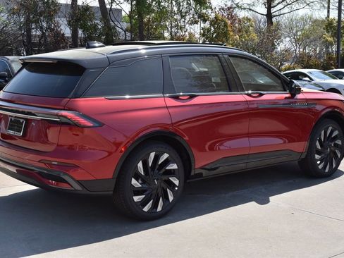 New 2026 Lincoln Nautilus Reserve w/ Jet Appearance Package AWD/4WD image 13