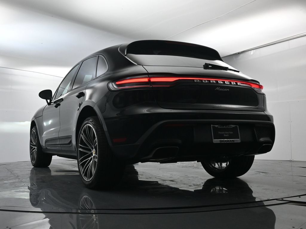 Certified 2025 Porsche Macan AWD/4WD image 48