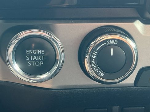 Used 2018 Toyota Tacoma Limited image 18