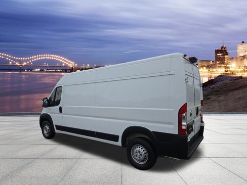 Used 2025 RAM ProMaster 2500 w/ Convenience Group FWD image 3