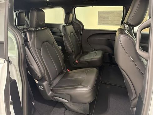 New 2026 Chrysler Pacifica Select image 24