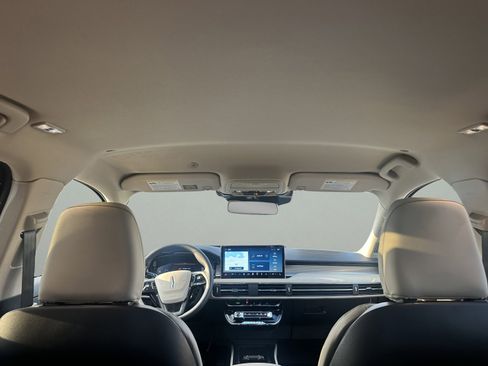 New 2026 Lincoln Corsair Premiere image 16